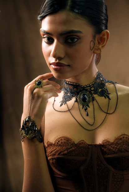 Noir Bloom Hand Chain