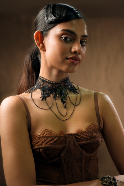 Noir Bloom Chain