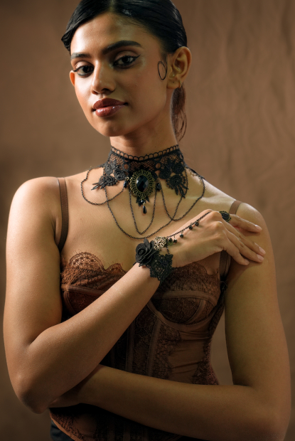 Noir Bloom Chain